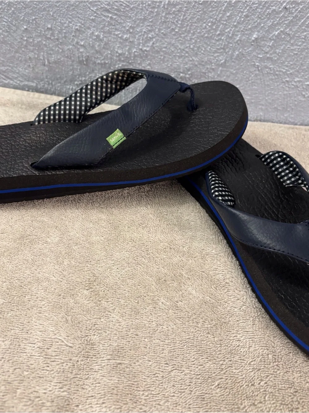 Sanuk Navy and Black Gingham Strap Flip Flops SZ 9 Yoga Mat 11 Memory Foam
